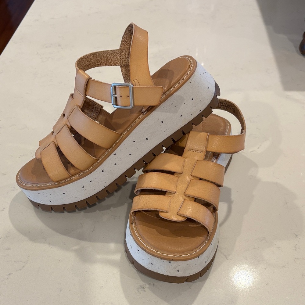 Universal Thread Fisherman Sandals 7.5
